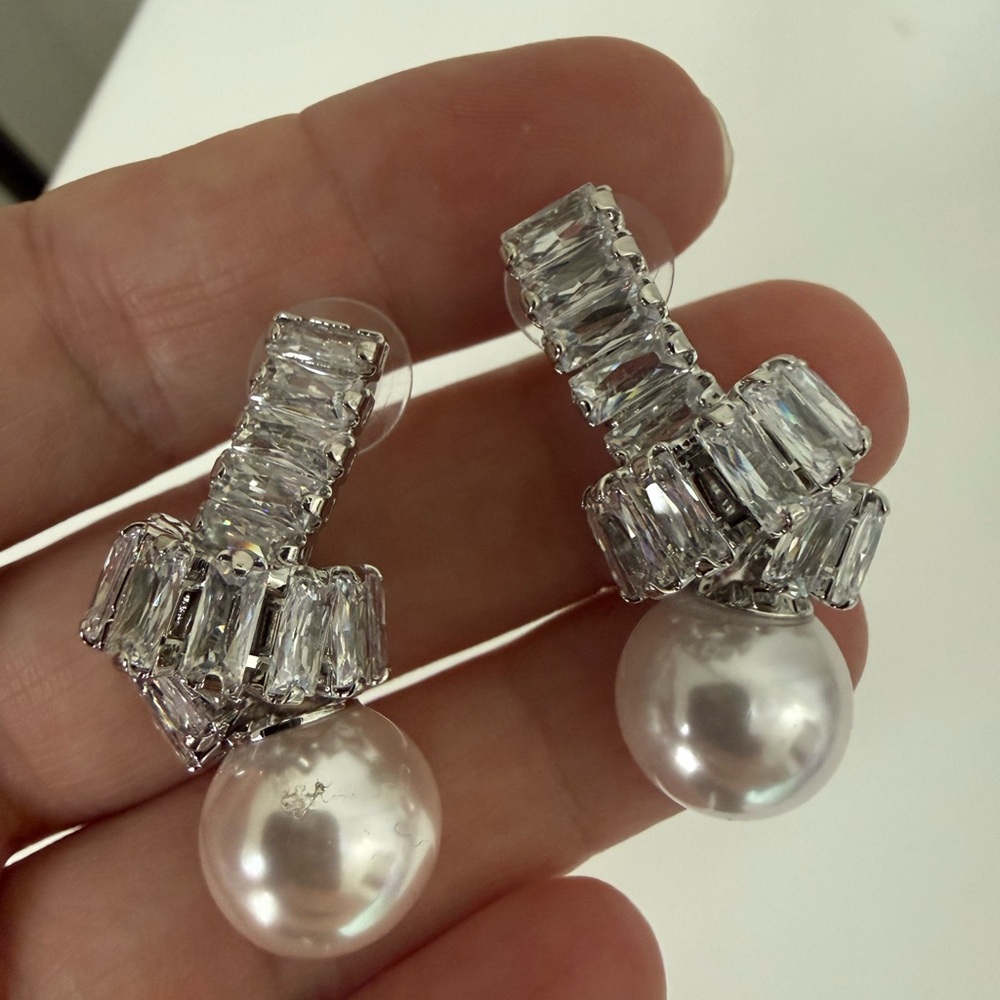 Elegant Pearl & Cubic Zirconia Drop Earrings - Silver with Cream Pearls - Picture 3 of 5